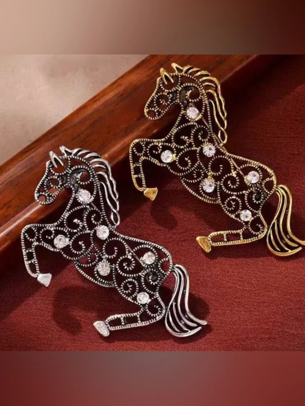 2 pz Ornate Horse broch Accent Figurine - Gold and Silver